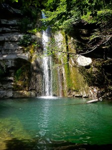 La piscina della cascata di Lavane