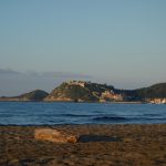 Porto Ercole visto dalla Femiglia: il paesaggio non deve essere cambiato molto dai tempi di Caravaggio